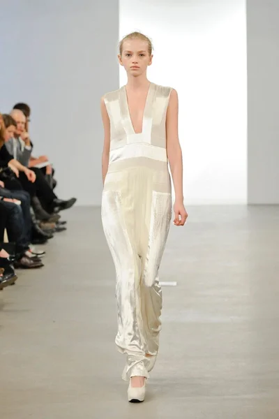 Look 25